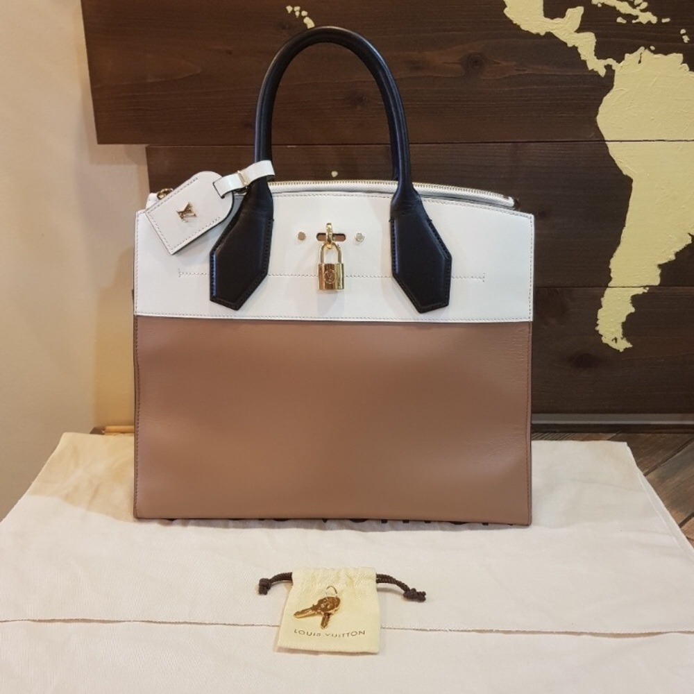 Louis Vuitton City Steamer MM! Flawless condition